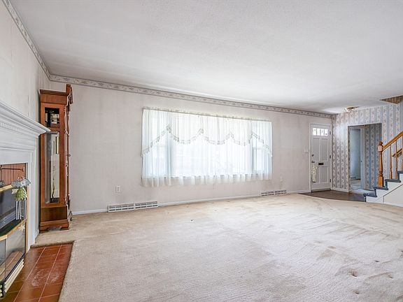 4th image of 25 Windward Rd
