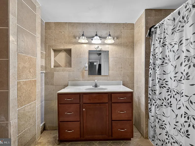 8815 Newport Ct — Photo 27