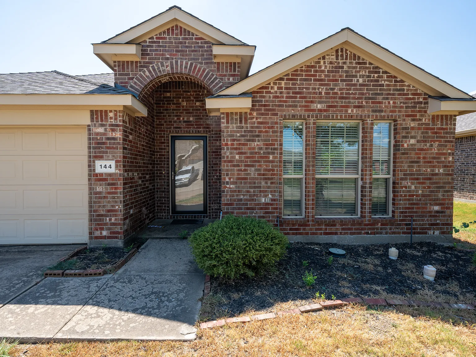 144 Meadow Crest Dr — Photo 2