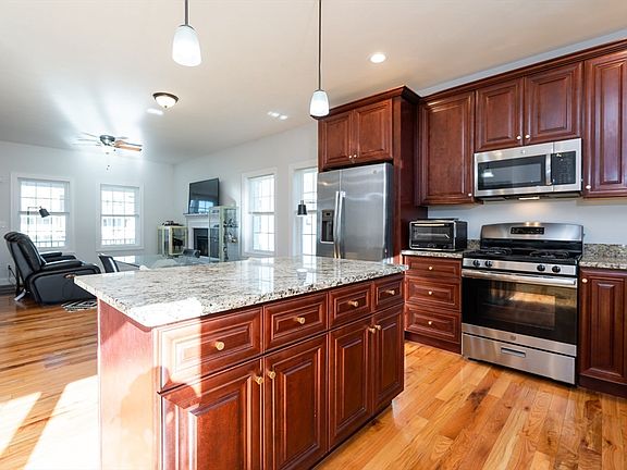 5th image of 11 Bicknell Cir #11