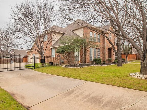 2nd image of 833 Clearwater Ln