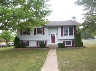 218 Crescent Lake Rd, Saint Clair, MO 63077