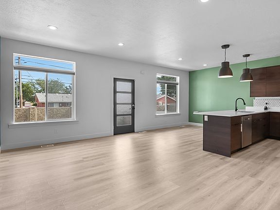 Living space & kitchen