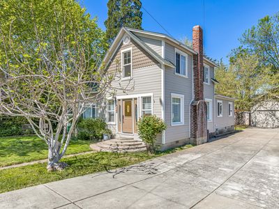 108 W 4th St, Phoenix, OR, 97535