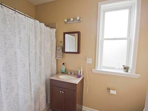 4th image of 3614 W Belle Plaine Ave #2