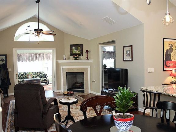 3rd image of 1658 E Southfield Cir