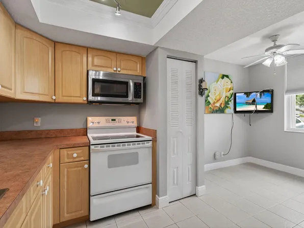 16 Willowbrook Lane #102, Delray Beach, FL 33446