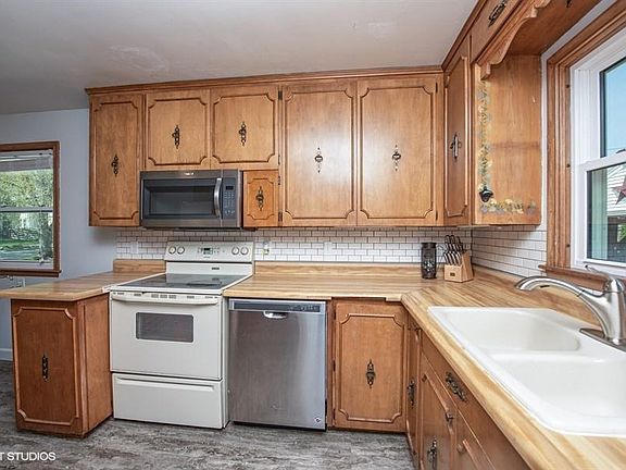 05_826WilsonSt_177_Kitchen_LowRes