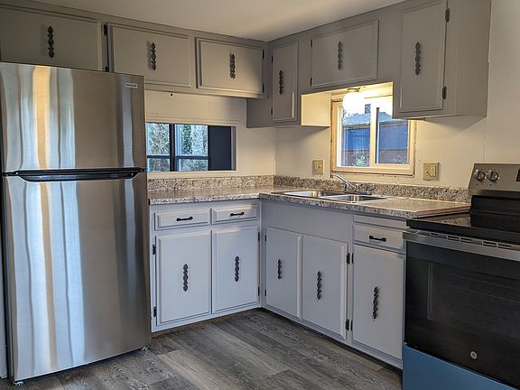 5th image of 771 Cardinal Ave NE