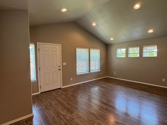 2nd image of 975 N Pacific Hwy #99