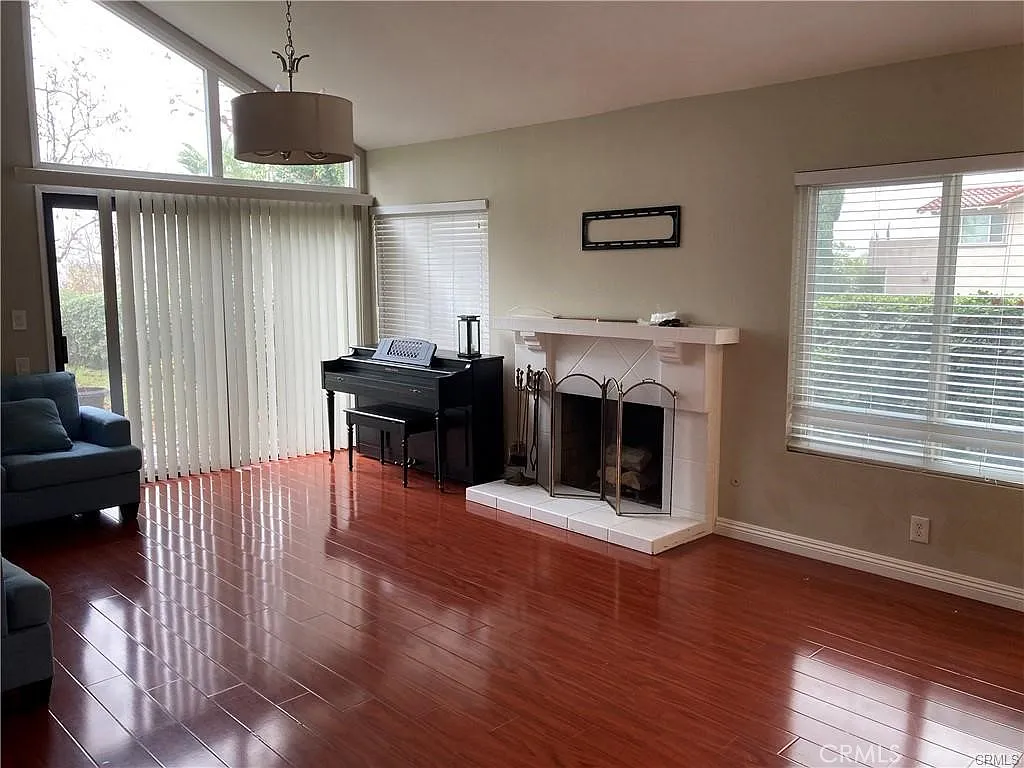 4 bed, 1695 sqft, $3,600 — Photo 3