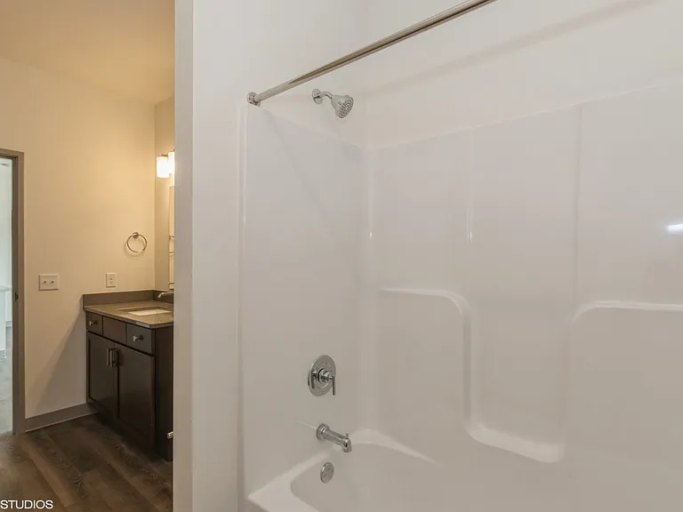 The Leo at the Hub Apartments — Photo 90