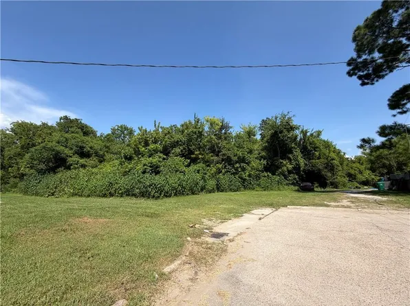 309 Estates Dr, Luling, LA 70070