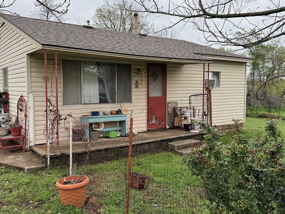 2nd image of 211 E Chestnut St