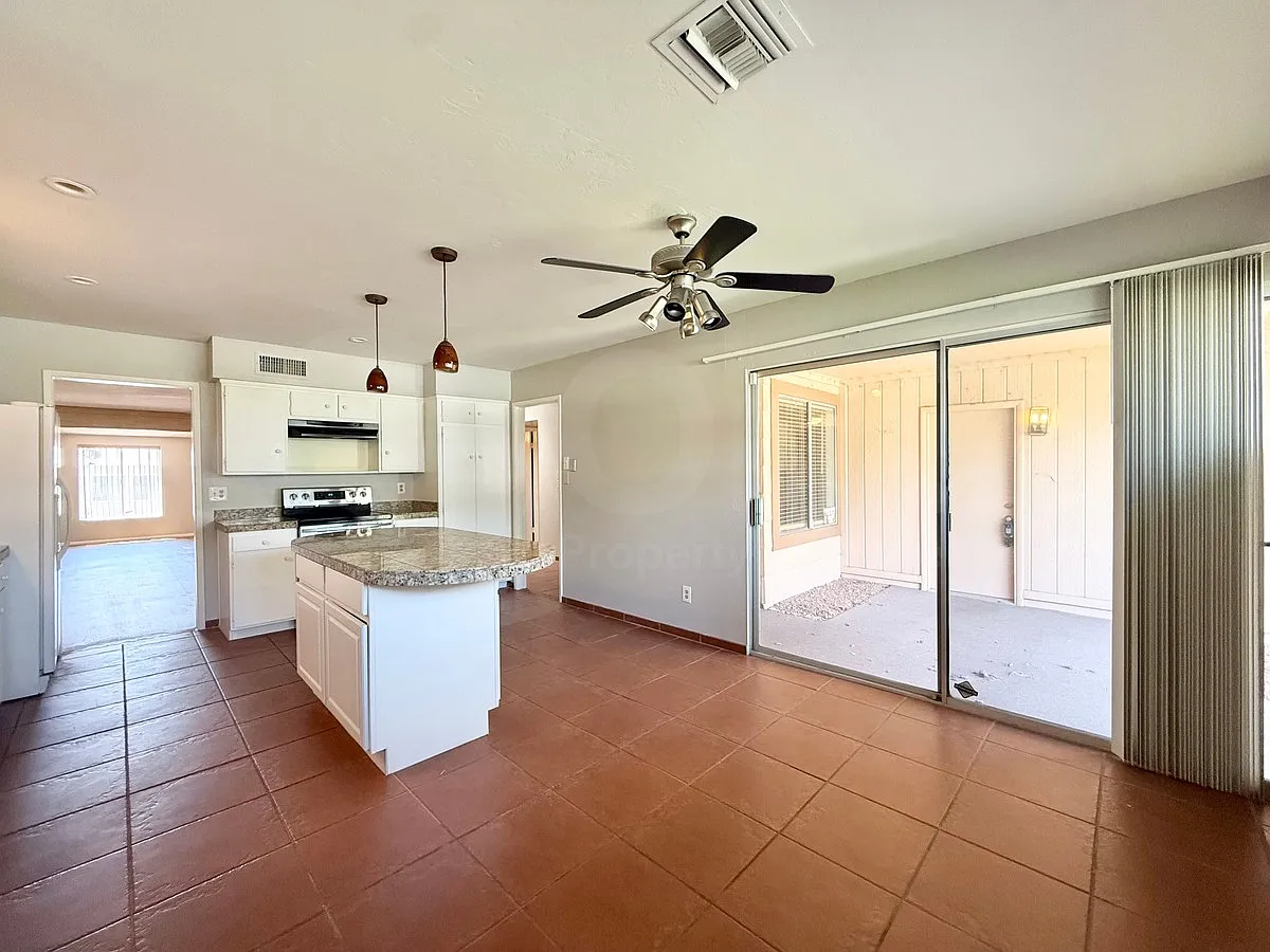 2 bed, 2.0 bath, 1368 sqft, $1,899 — Photo 3