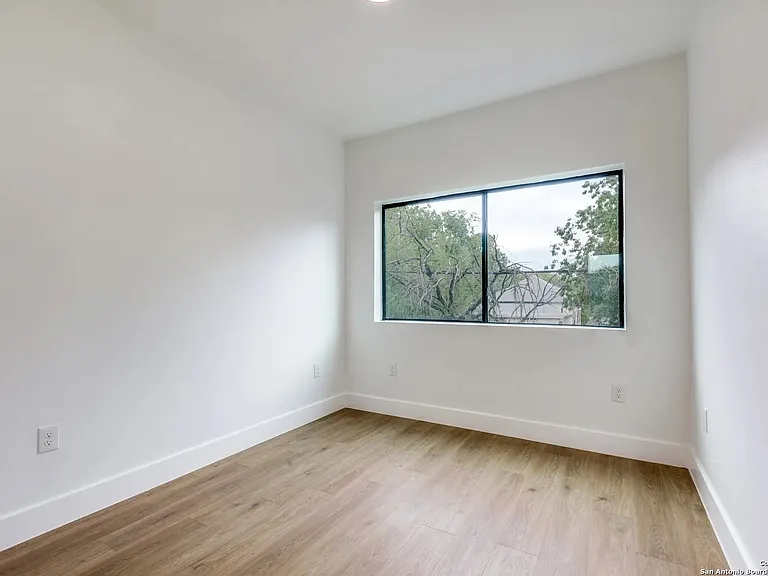531 Essex St #201 — Photo 12