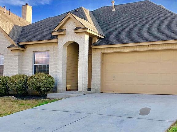 2nd image of 1767 Oakmont Cir