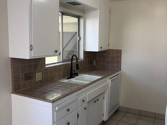 4th image of 1587 Ontario Dr APT 1