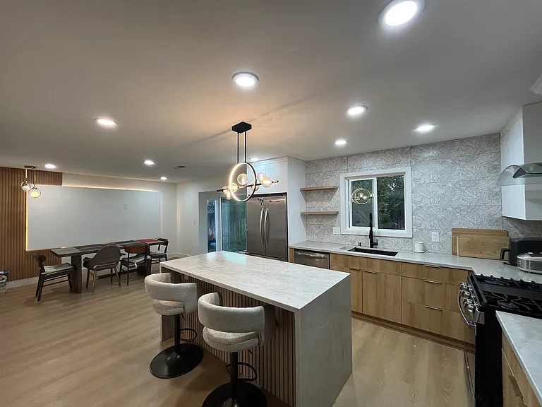 903 Lanewood Dr — Photo 2
