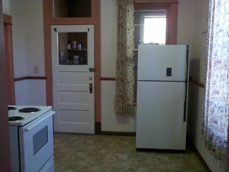 313-319 E Broadway St — Photo 9