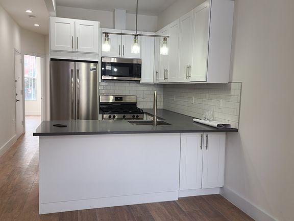 5th image of 634 Humboldt St #1B