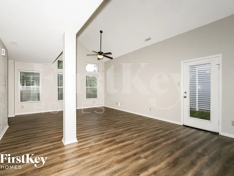 12158 E 141st St — Photo 6