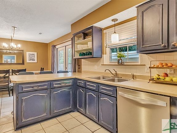 3rd image of 209 Brighton Woods Drive