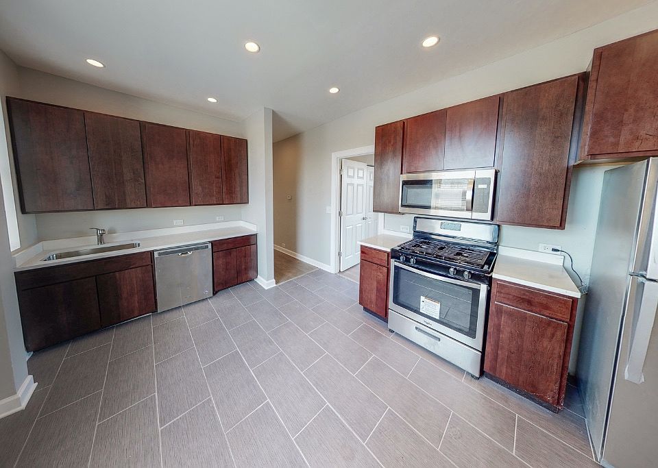 1st image of 4656 N Albany Ave #1F