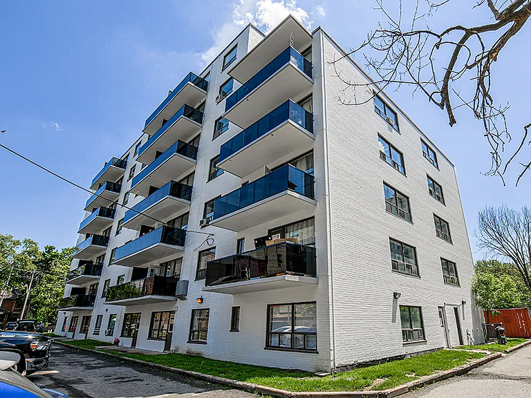 24 Tyndall Ave — Photo 2