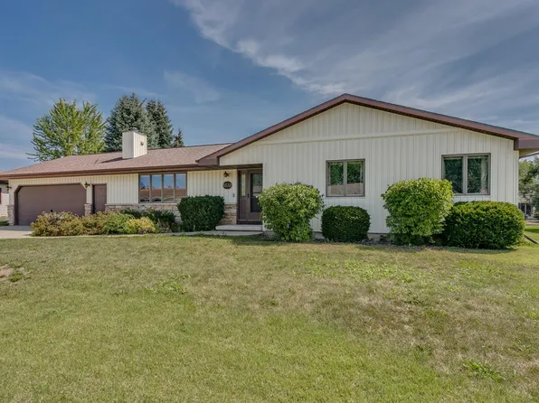 1332 Mulberry Ln, Neenah, WI 54956