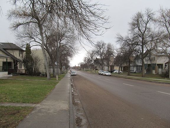 4th image of 1122 1st Ave N