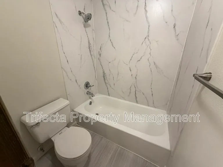 2718 Garden Dr — Photo 10