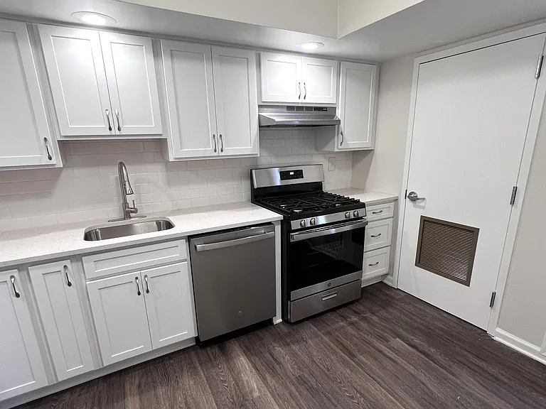 Woodcliffe Manor Apartments — Photo 13