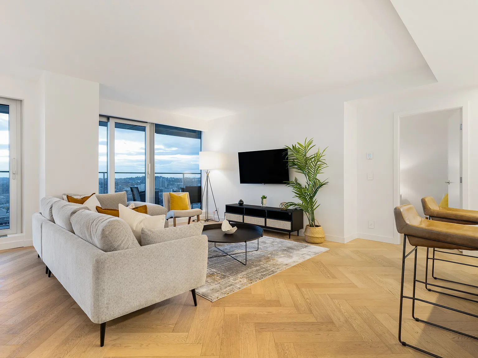 2 bed, 1552 sqft, $9,500 — Photo 2
