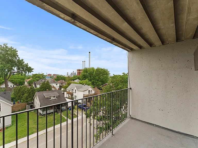 3400 Erskine St — Photo 15
