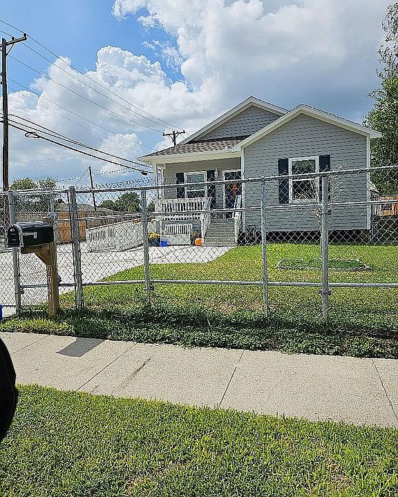 1st image of 2041 Yale St