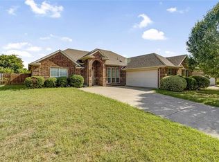 107 Troy Ln, Red Oak, TX 75154