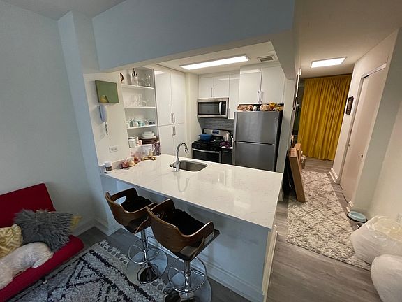 2nd image of 128 Pearl St #17Z