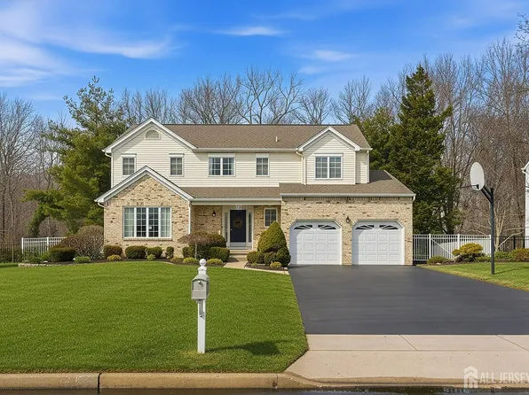 12 Templar Rd, Manalapan, NJ 07726