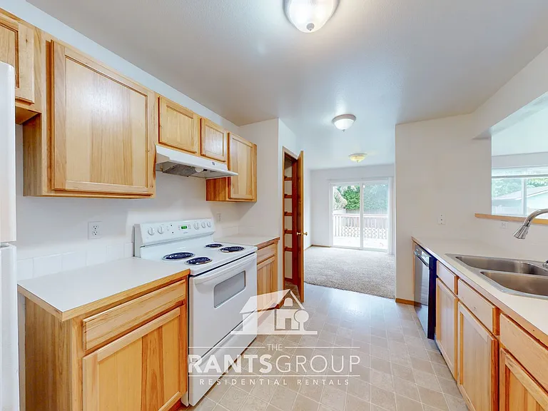 695R — Photo 3