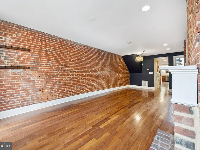 1814 E Pratt St — Photo 6