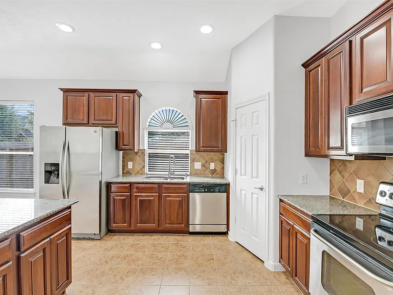 19227 Countryhills Ct — Photo 16