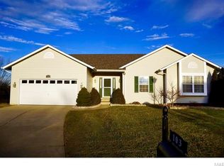 103 Meadowdale Ct, Saint Charles, MO