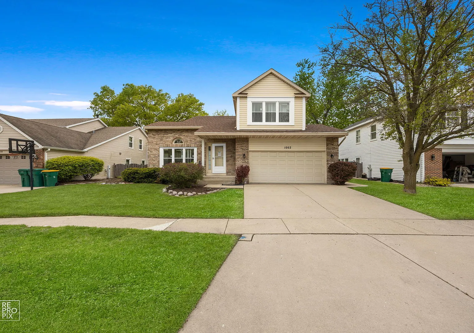 4 bed, 3.5 bath, 2935 sqft, $4,000 — Photo 2