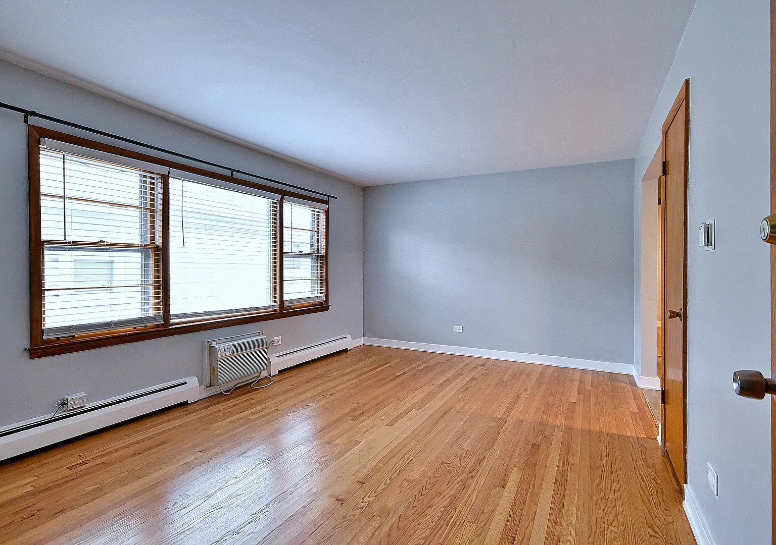 2 bed, 700 sqft, $1,500 — Photo 4