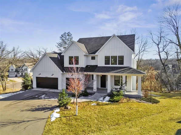 2367 Meeting Pl, Wayzata, MN 55391