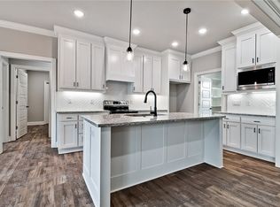 16 Osborne Dr, Bella Vista, AR 72715
