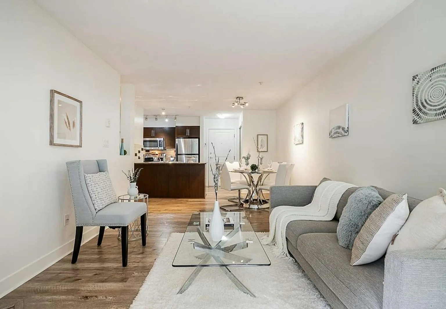 2 bed, 896 sqft, $2,600 — Photo 3