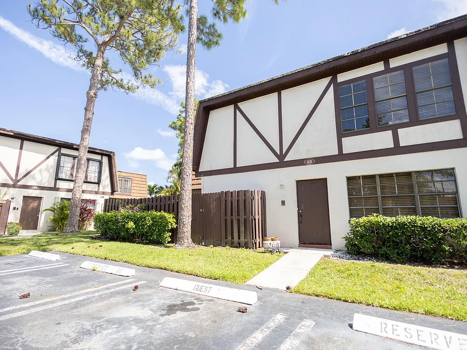 110 Weybridge Cir #A