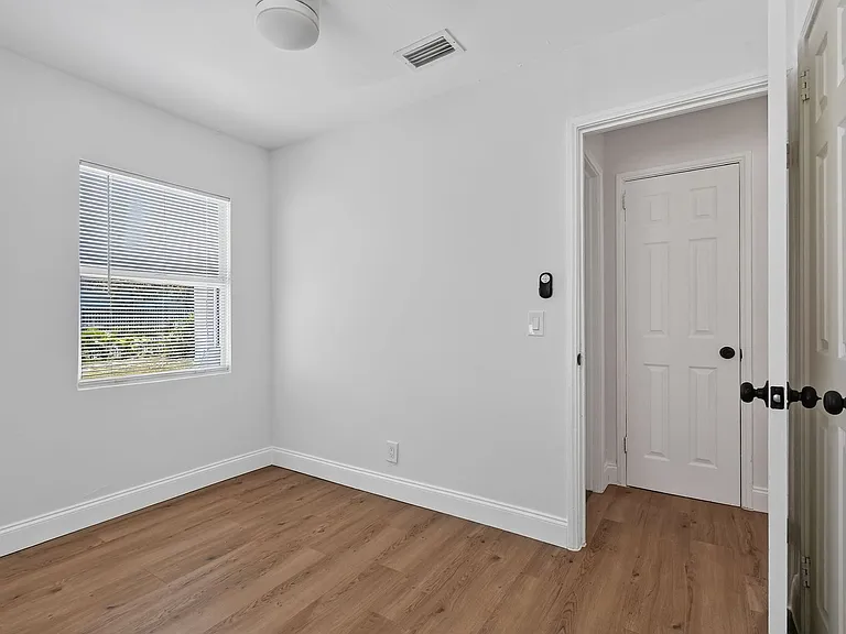 950 29th St — Photo 21